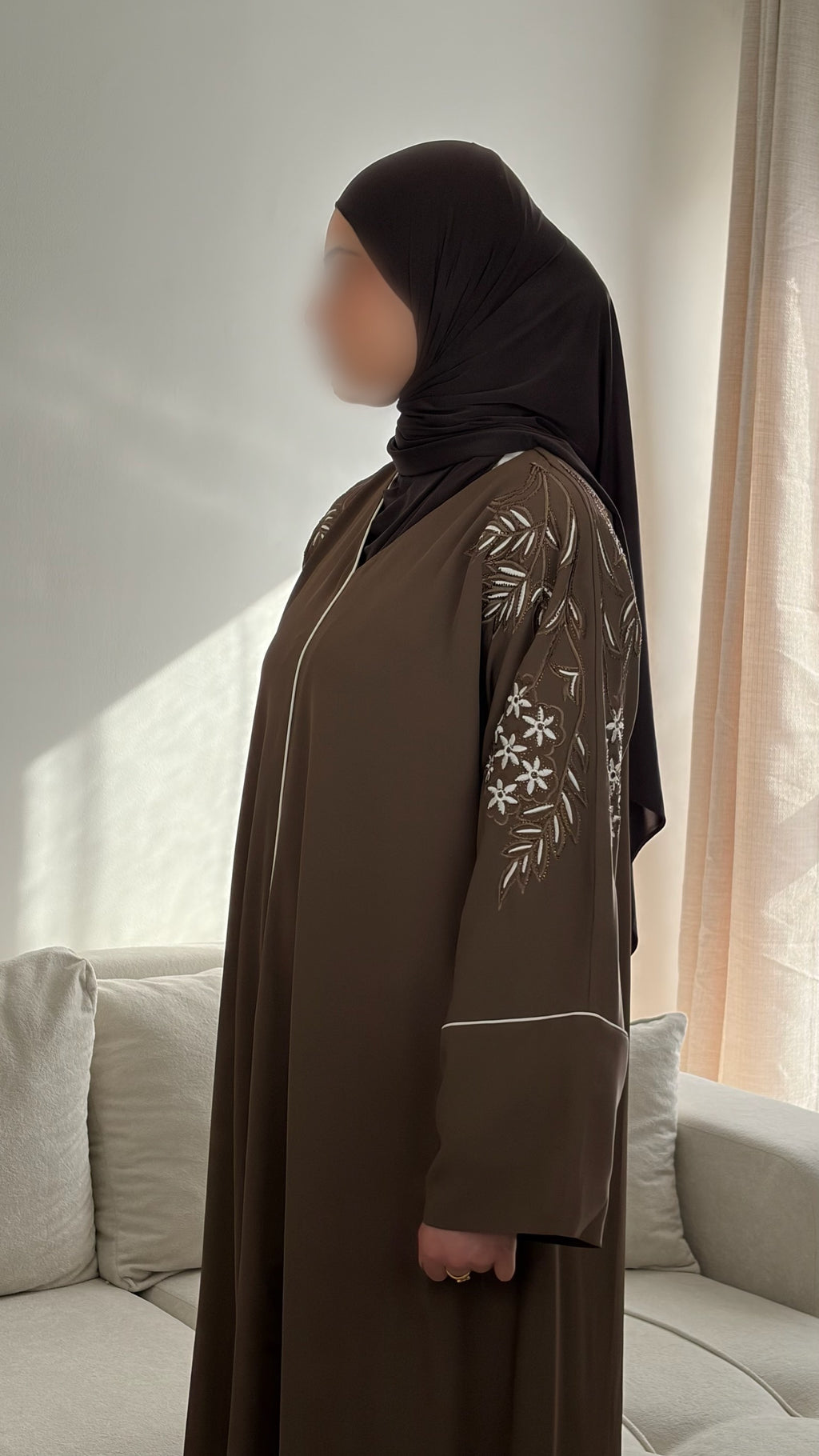 Abaya Florale – Robe Longue Légère à Motifs Floraux Féminins