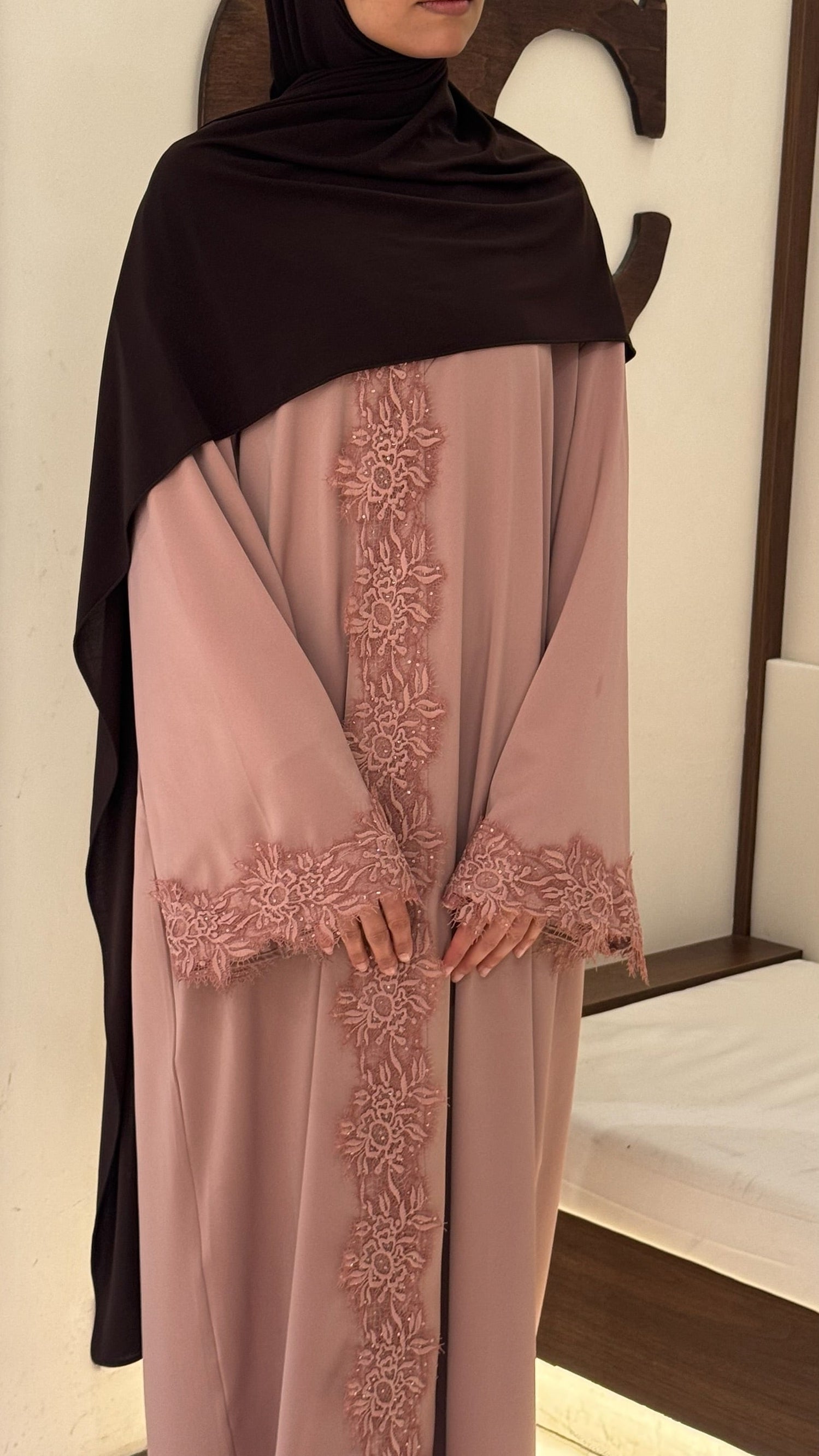 Abaya guipure florale strass soie de Médine - Yuméa