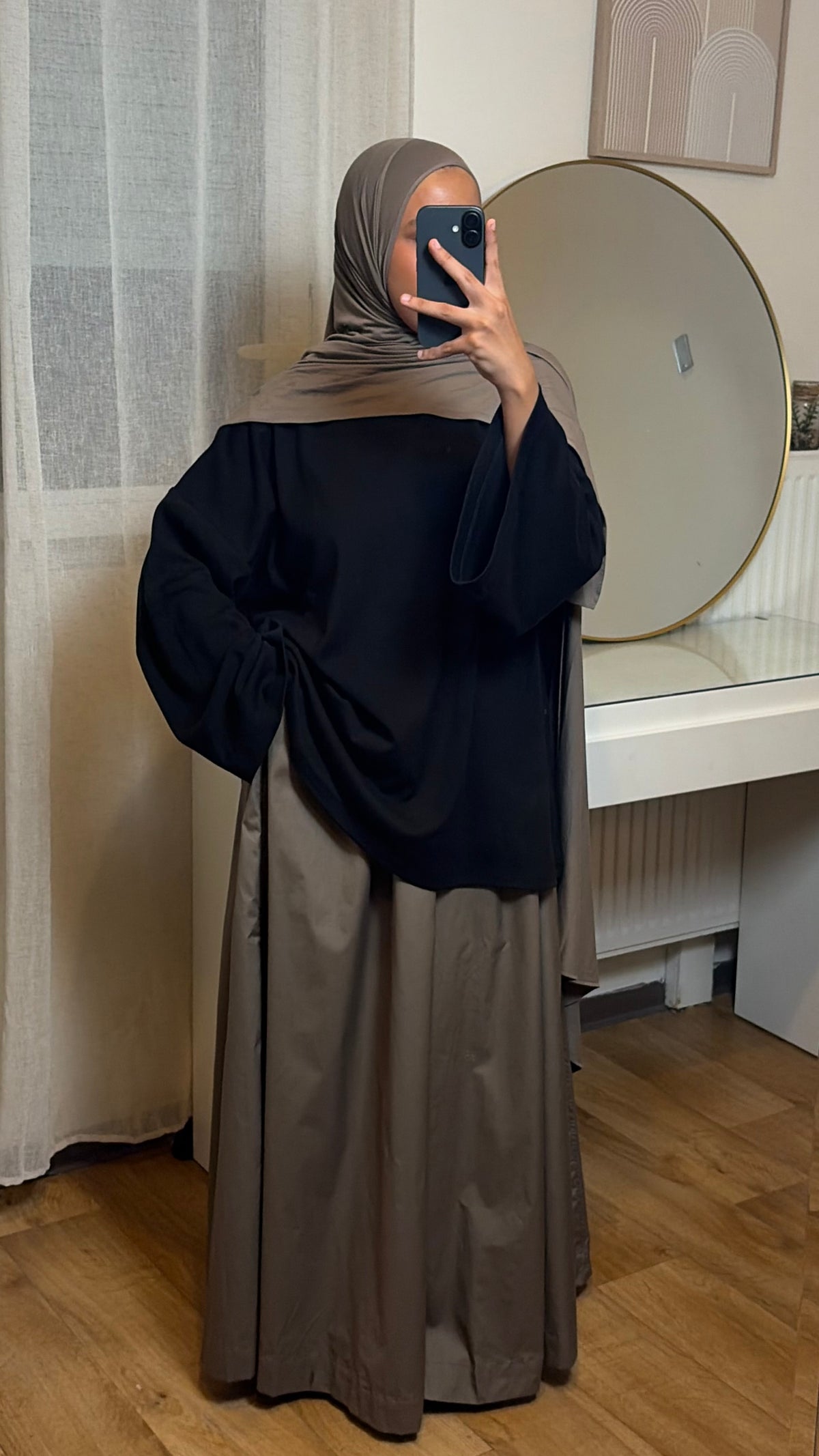 Jupe longue trapèze en coton taupe, doublée et à poches – Yuméa