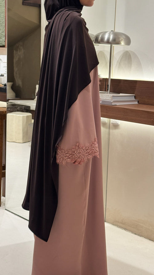 Abaya guipure florale - détail guipure et strass - Yuméa