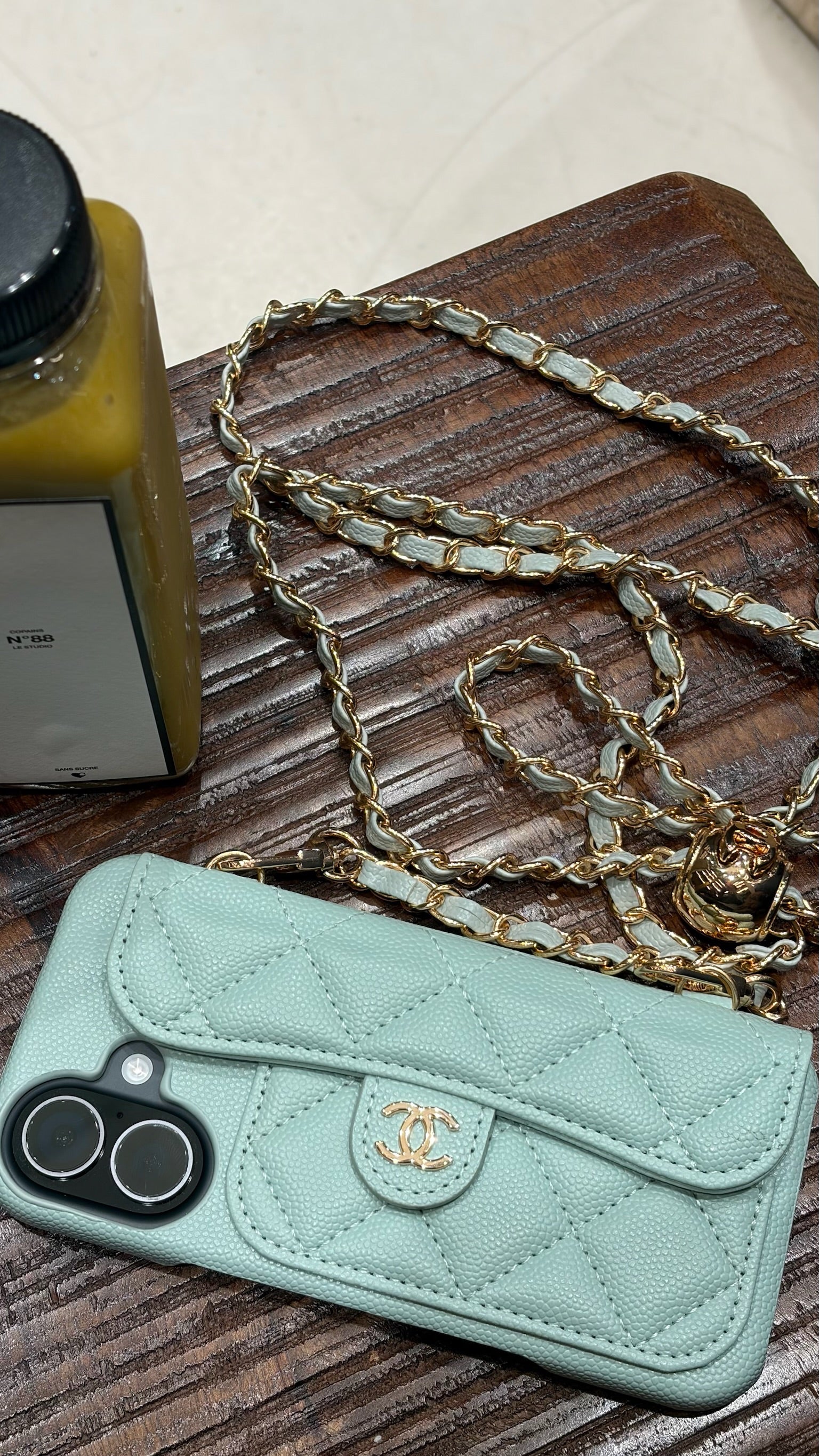 Gesteppte Handyhülle mit Kette – Schultertaschen-Stil