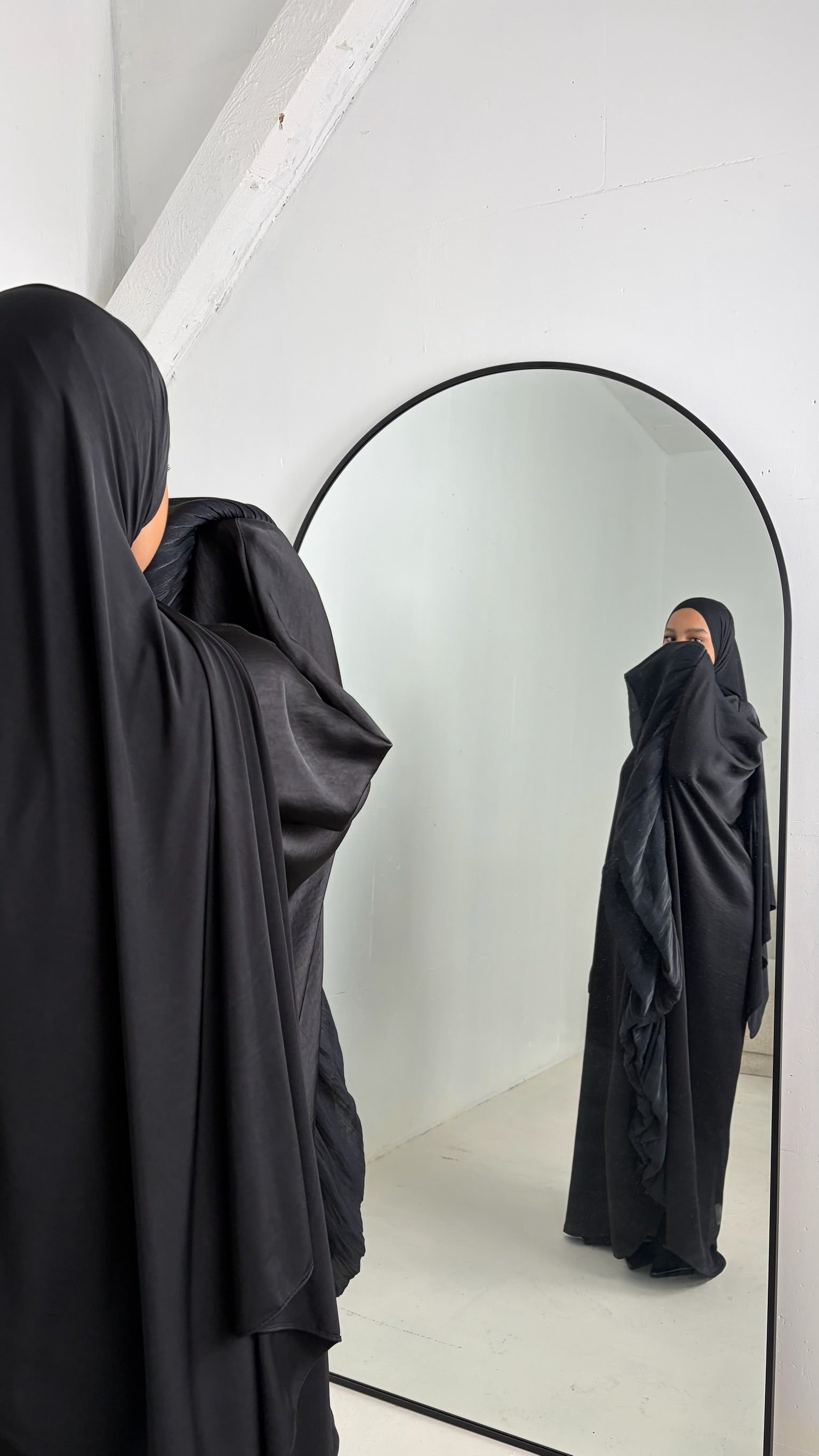 Abaya farasha satin premium - coupe papillon fluide - Yuméa