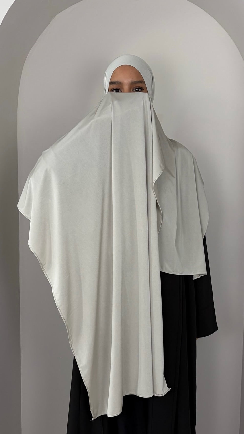 Hijab jersey satiné premium - détail tissu brillant - Yuméa