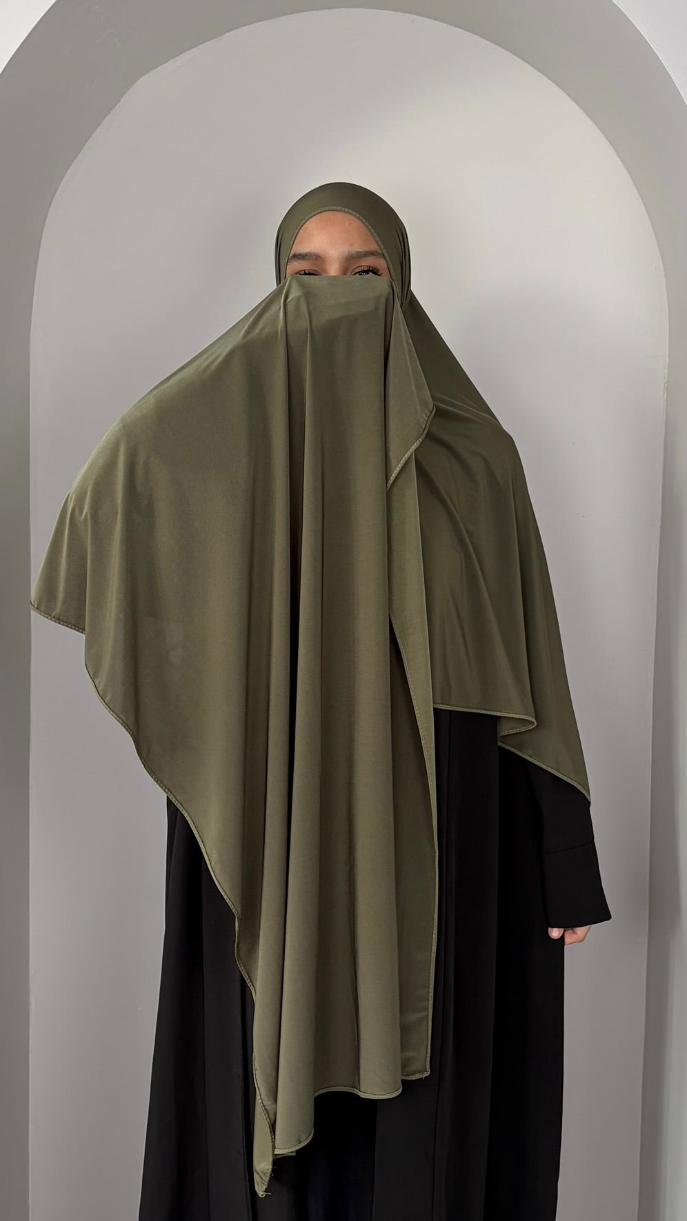 Hijab jersey satiné premium - rendu porté de face - Yuméa